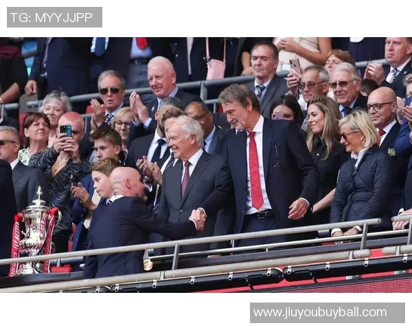 姆伯莫荣膺曼联对热刺比赛最佳球员引发球迷热议