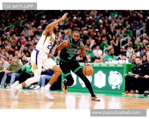 杰伦布朗首节低迷次节回暖上半场狂砍19分展现强大实力 杰伦布朗首节低迷次节回暖上半场狂砍19分展现强大实力