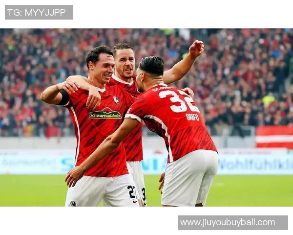 多特蒙德率先打破僵局本塞拜尼任意球混战中破门领先弗赖堡